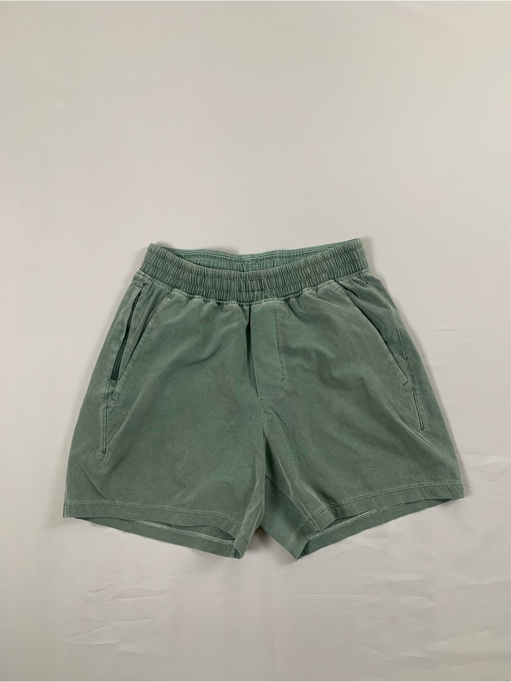 Lululemon Pace Breaker linerless short 5” inseam green size XS - Picture 2 of 3